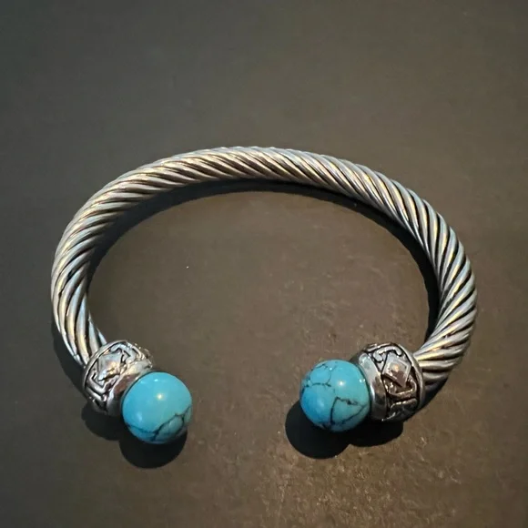 Silver bangle - Picture 1 of 2